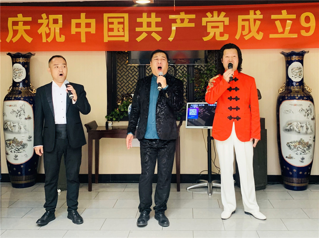 不忘初心牢記使命----蘭州亞太集團(tuán)舉行“慶祝建黨98周年”活動表彰先進(jìn)